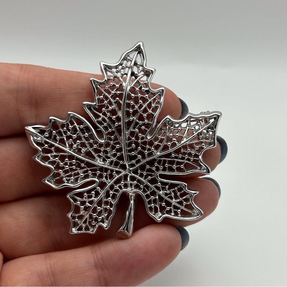 Vintage Sarah Coventry Large Silver Tone Maple Leaf Brooch Fall Textured